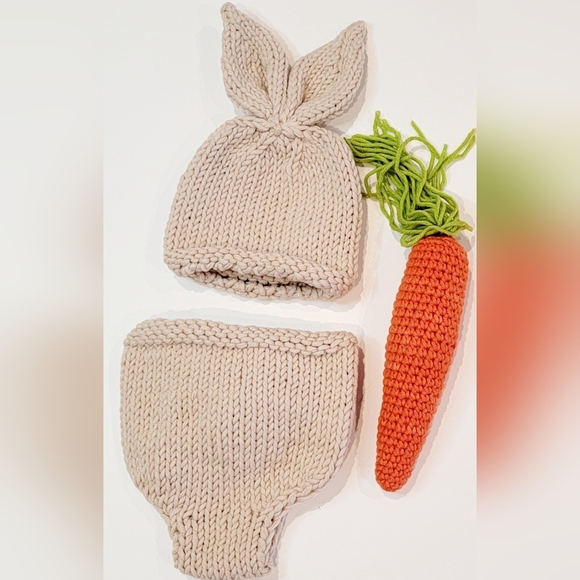 Newborn baby Easter Knit outfit and teether Gift Box - Picture 2 of 8